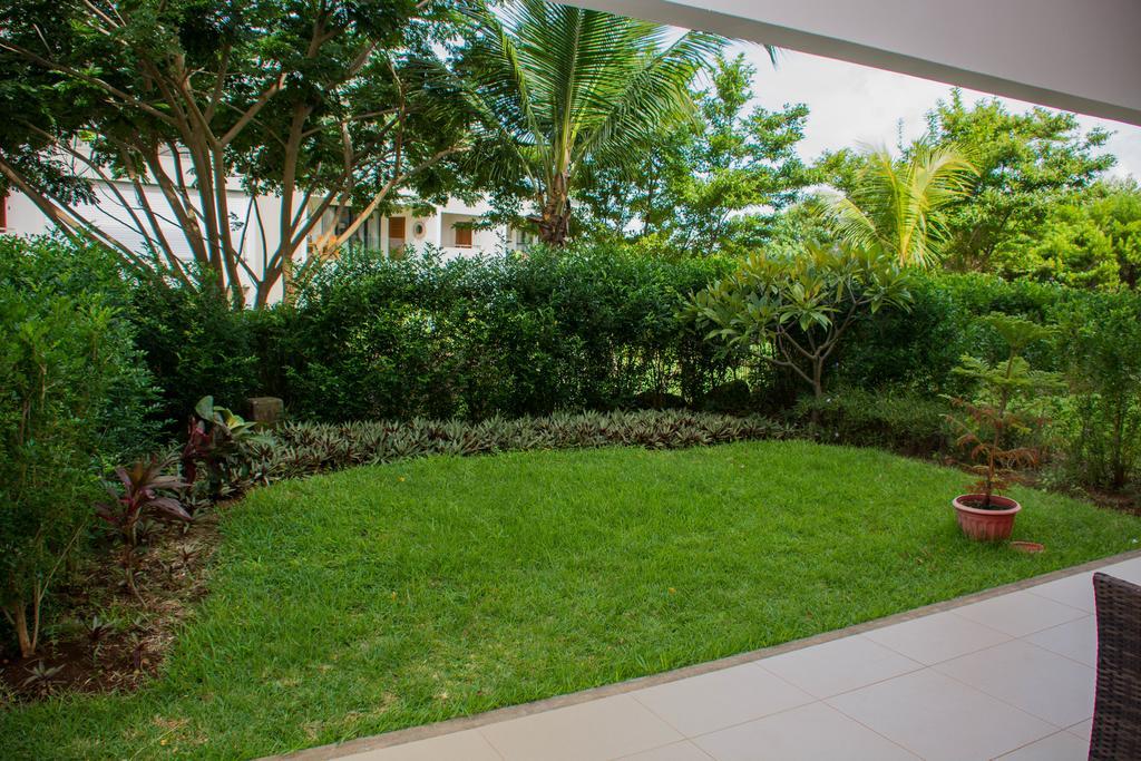 Apartment Azuri Roches Noires Exterior foto